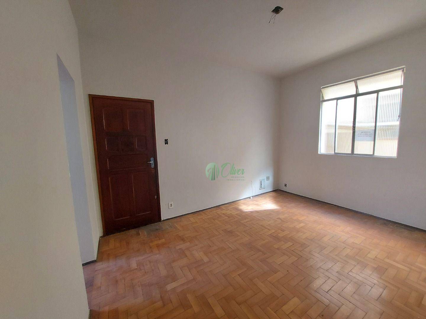 Apartamento à venda com 2 quartos, 75m² - Foto 2