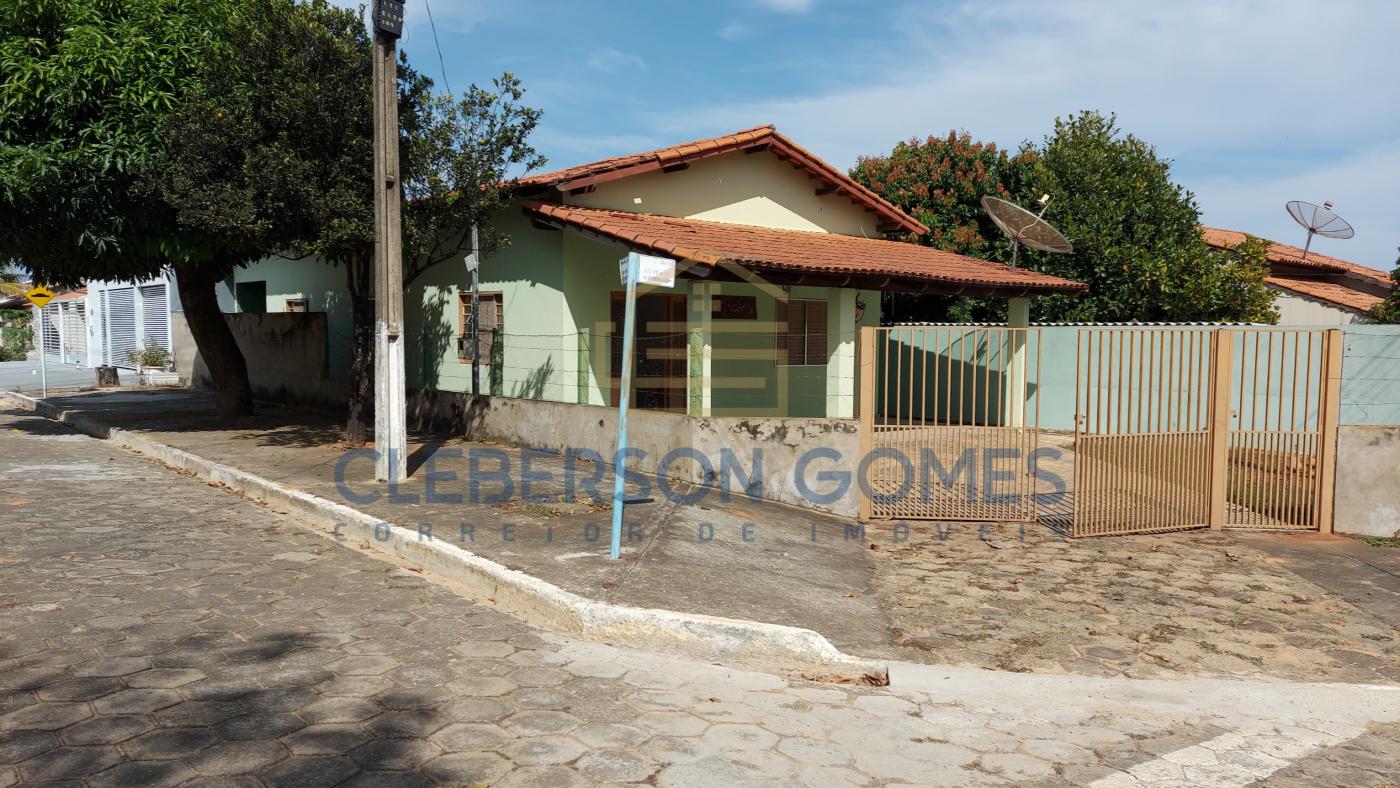 Casa à venda com 3 quartos, 250m² - Foto 1