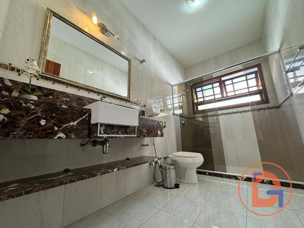 Casa à venda com 6 quartos, 294m² - Foto 2