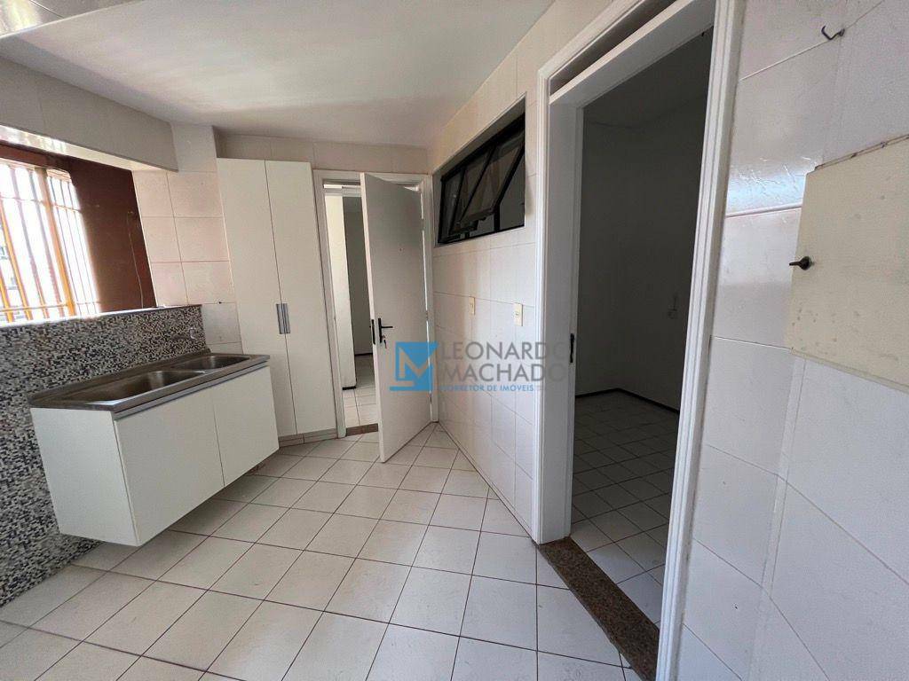 Apartamento à venda com 4 quartos, 230m² - Foto 17