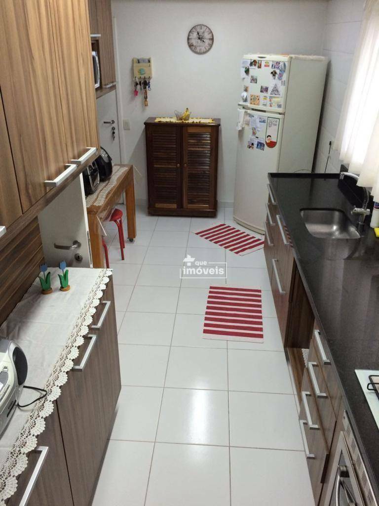 Apartamento à venda com 3 quartos, 151m² - Foto 2