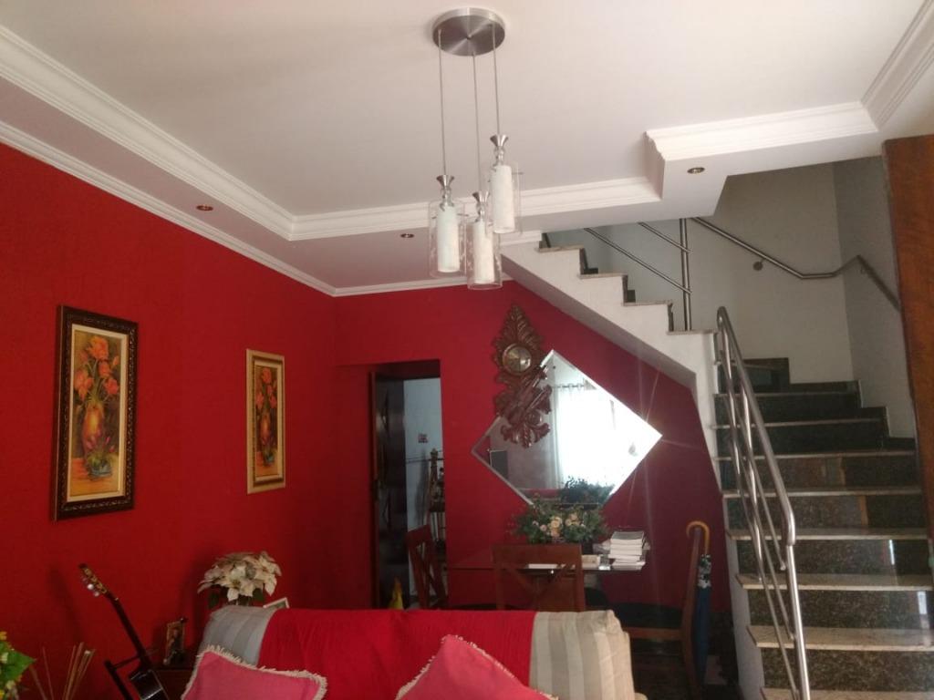 Sobrado à venda com 4 quartos, 200m² - Foto 1