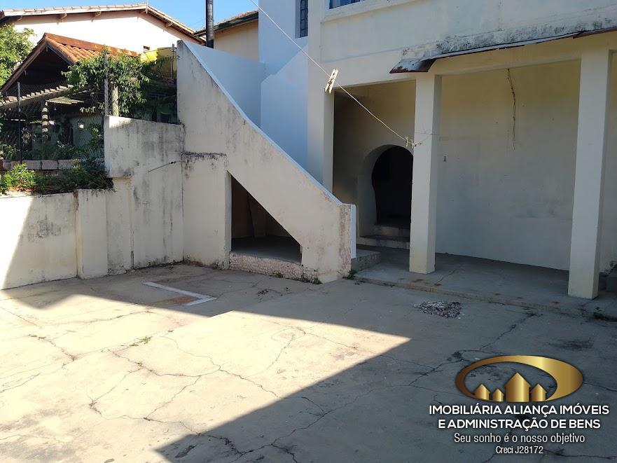 Casa para alugar com 4 quartos, 250m² - Foto 3