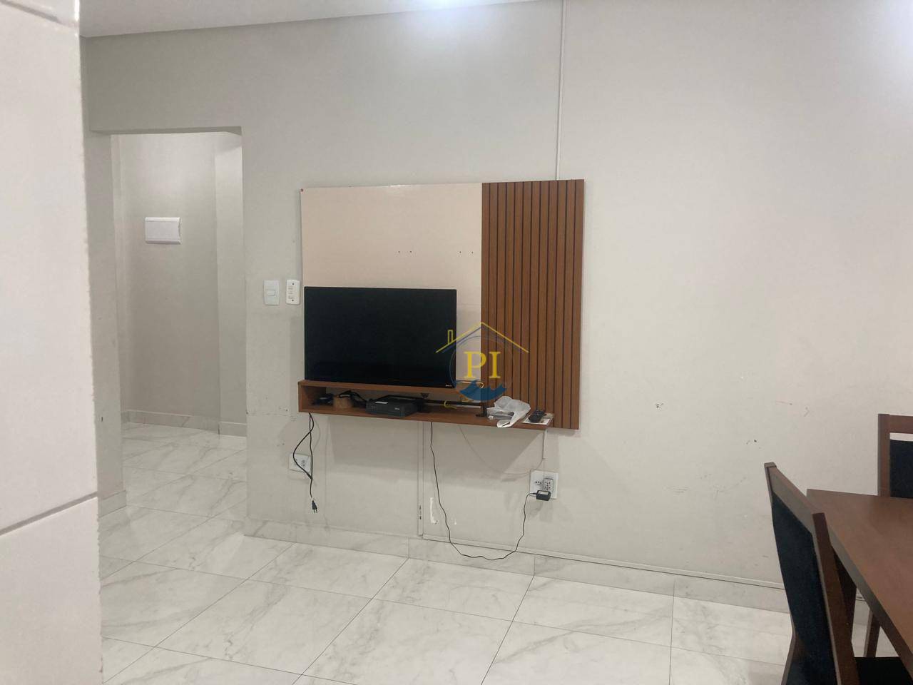 Apartamento à venda com 2 quartos, 70m² - Foto 2