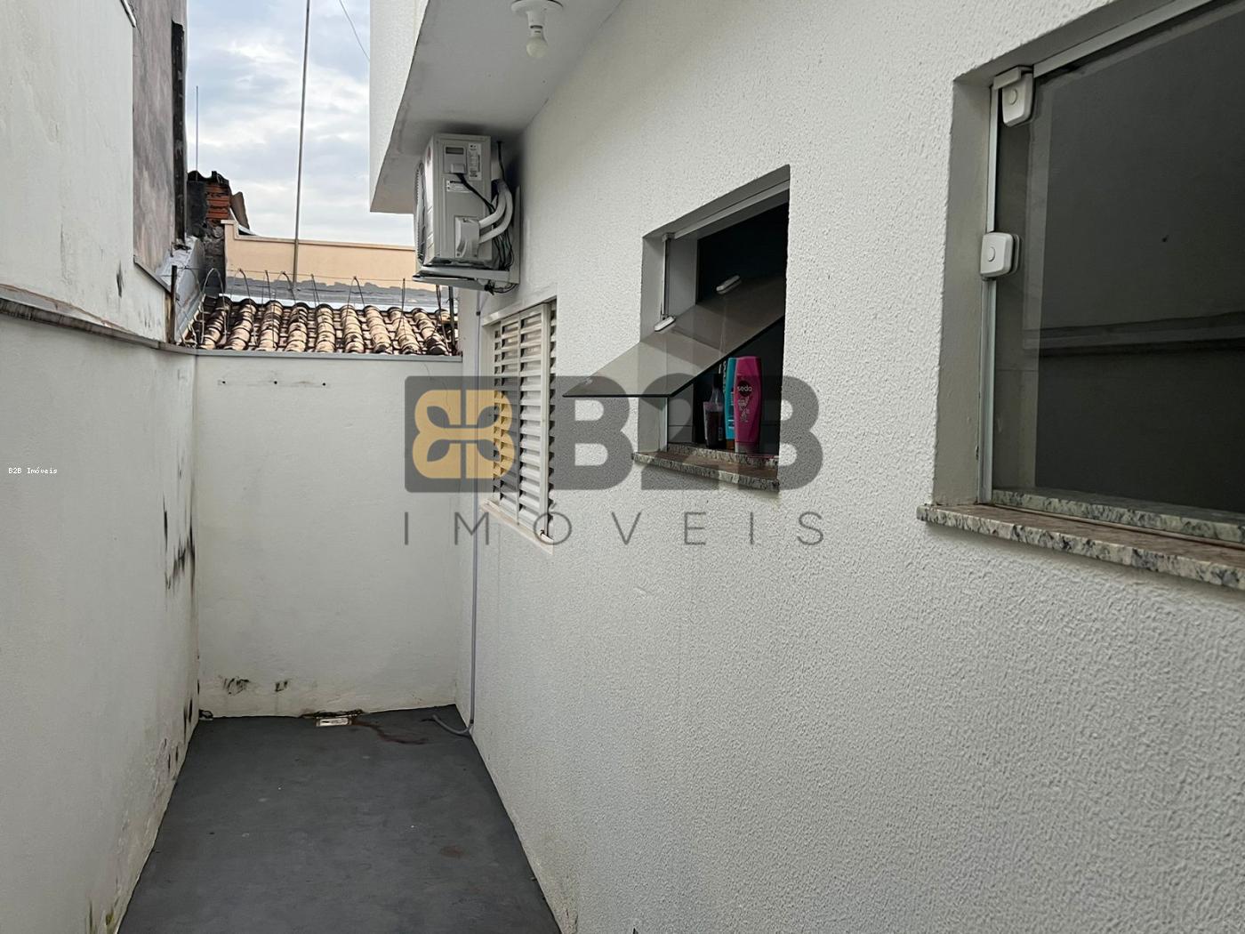 Casa à venda com 3 quartos, 83m² - Foto 14