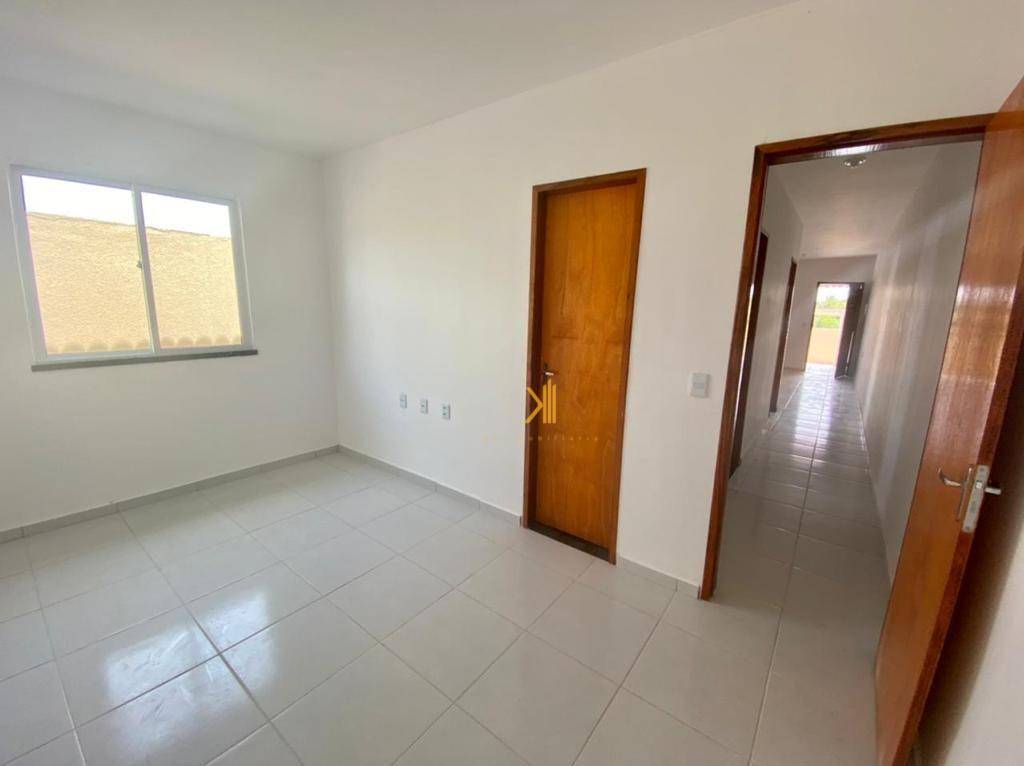 Casa à venda com 2 quartos, 72m² - Foto 4