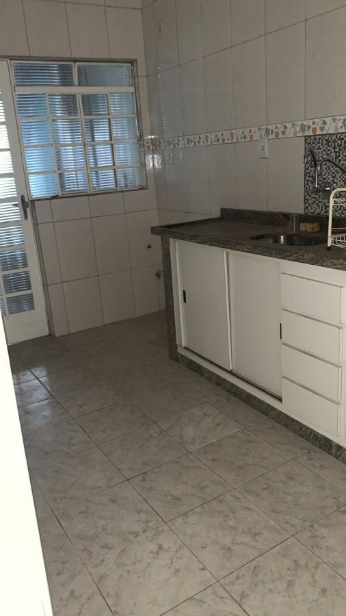 Casa para alugar com 2 quartos, 220m² - Foto 11