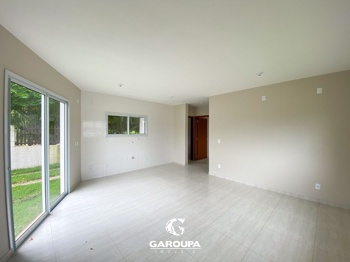 Casa à venda com 2 quartos, 80m² - Foto 2