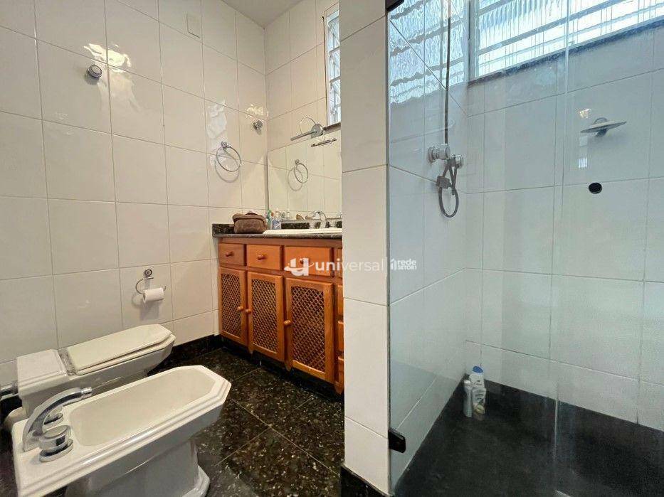 Casa para alugar com 5 quartos, 300m² - Foto 12