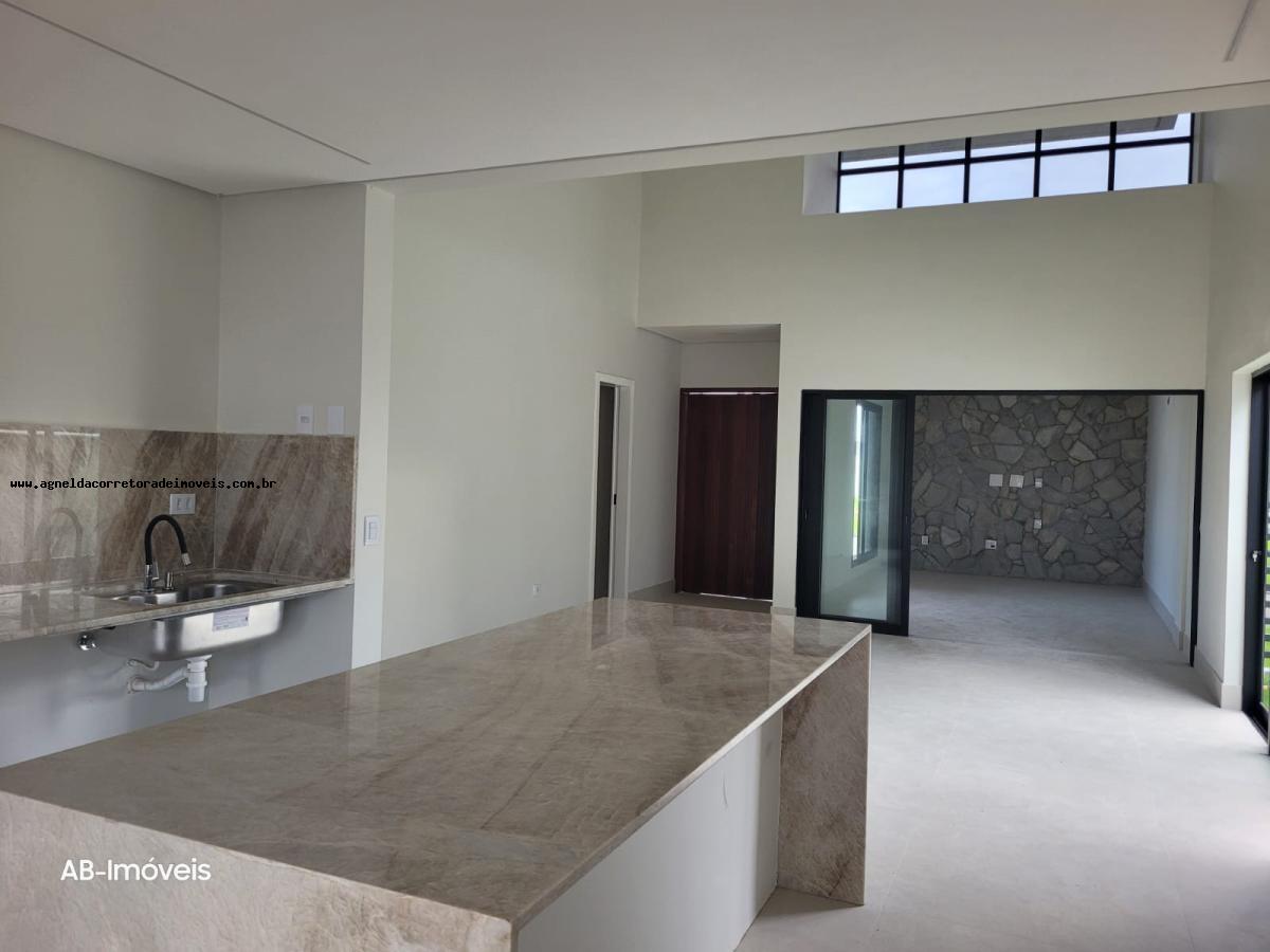 Casa de Condomínio à venda com 3 quartos, 220m² - Foto 10