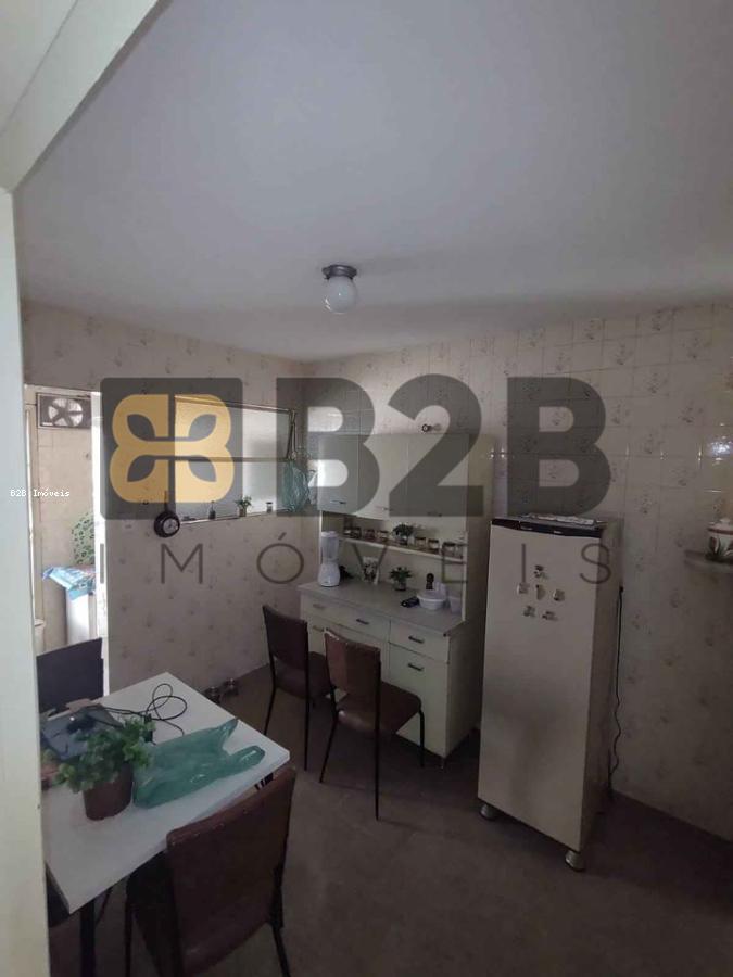 Casa à venda com 2 quartos, 200m² - Foto 3