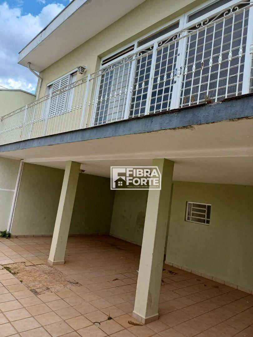 Casa à venda com 3 quartos, 210m² - Foto 2