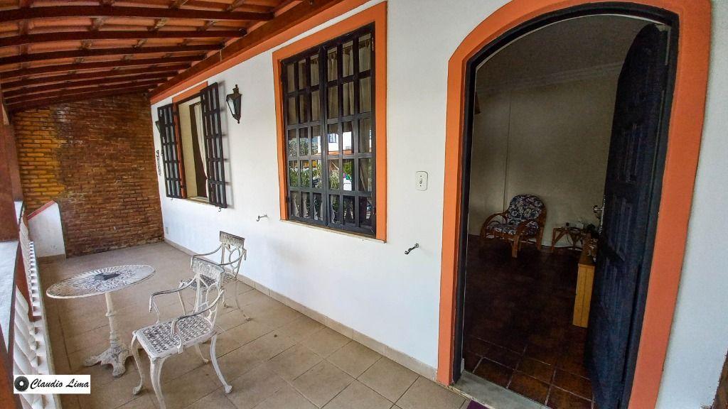 Casa à venda com 3 quartos, 220m² - Foto 4