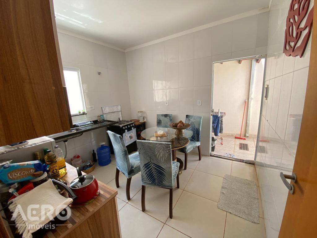 Casa à venda com 3 quartos, 99m² - Foto 12