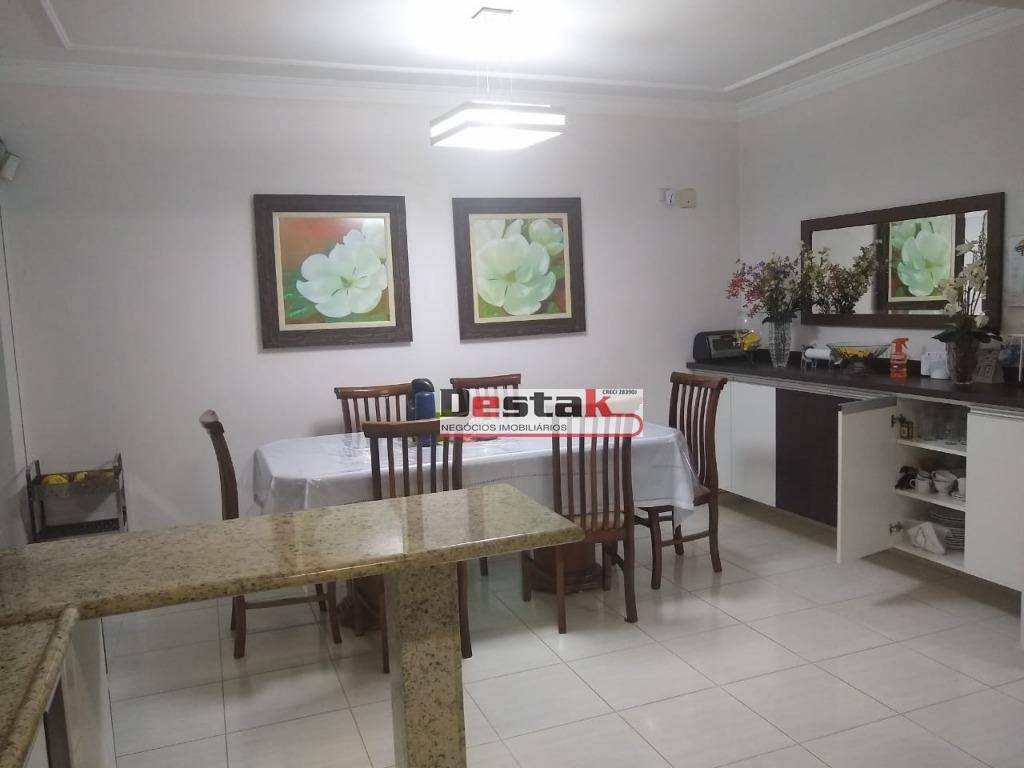 Sobrado à venda com 3 quartos, 210m² - Foto 2