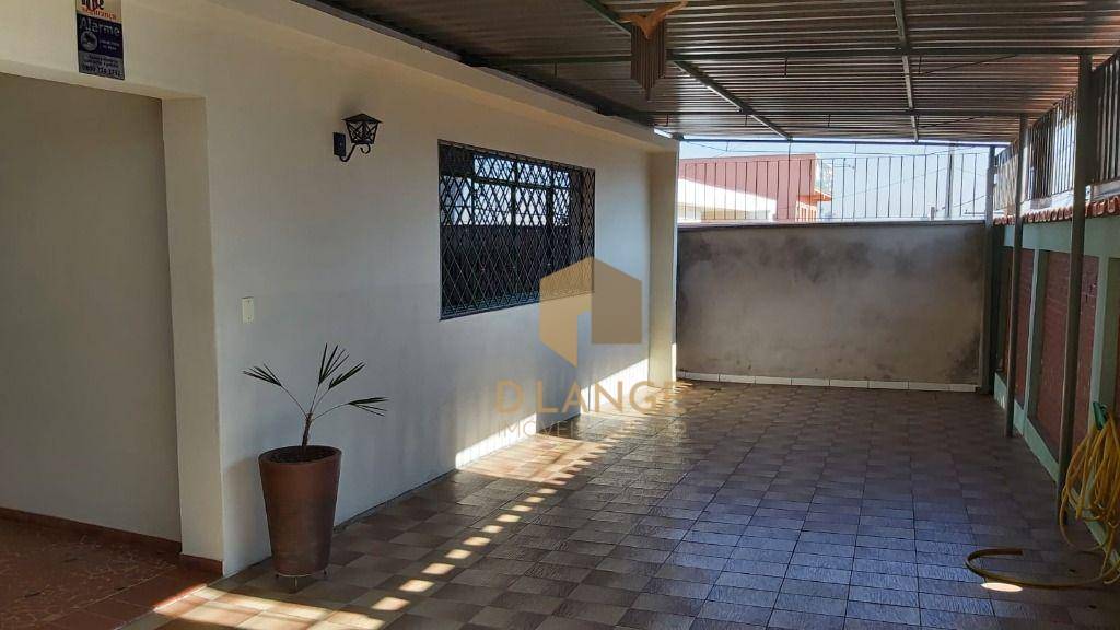 Casa à venda com 3 quartos, 252m² - Foto 1