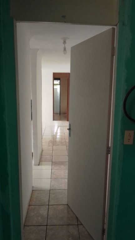 Apartamento à venda com 3 quartos, 70m² - Foto 2