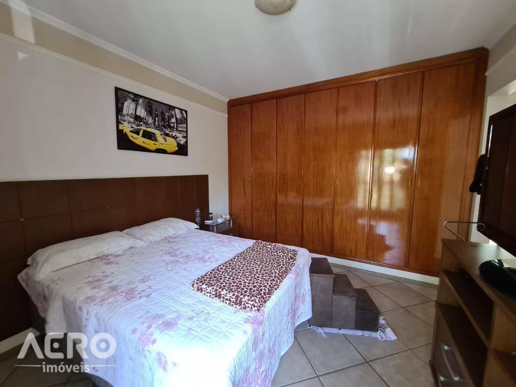 Casa de Condomínio à venda com 3 quartos, 320m² - Foto 31