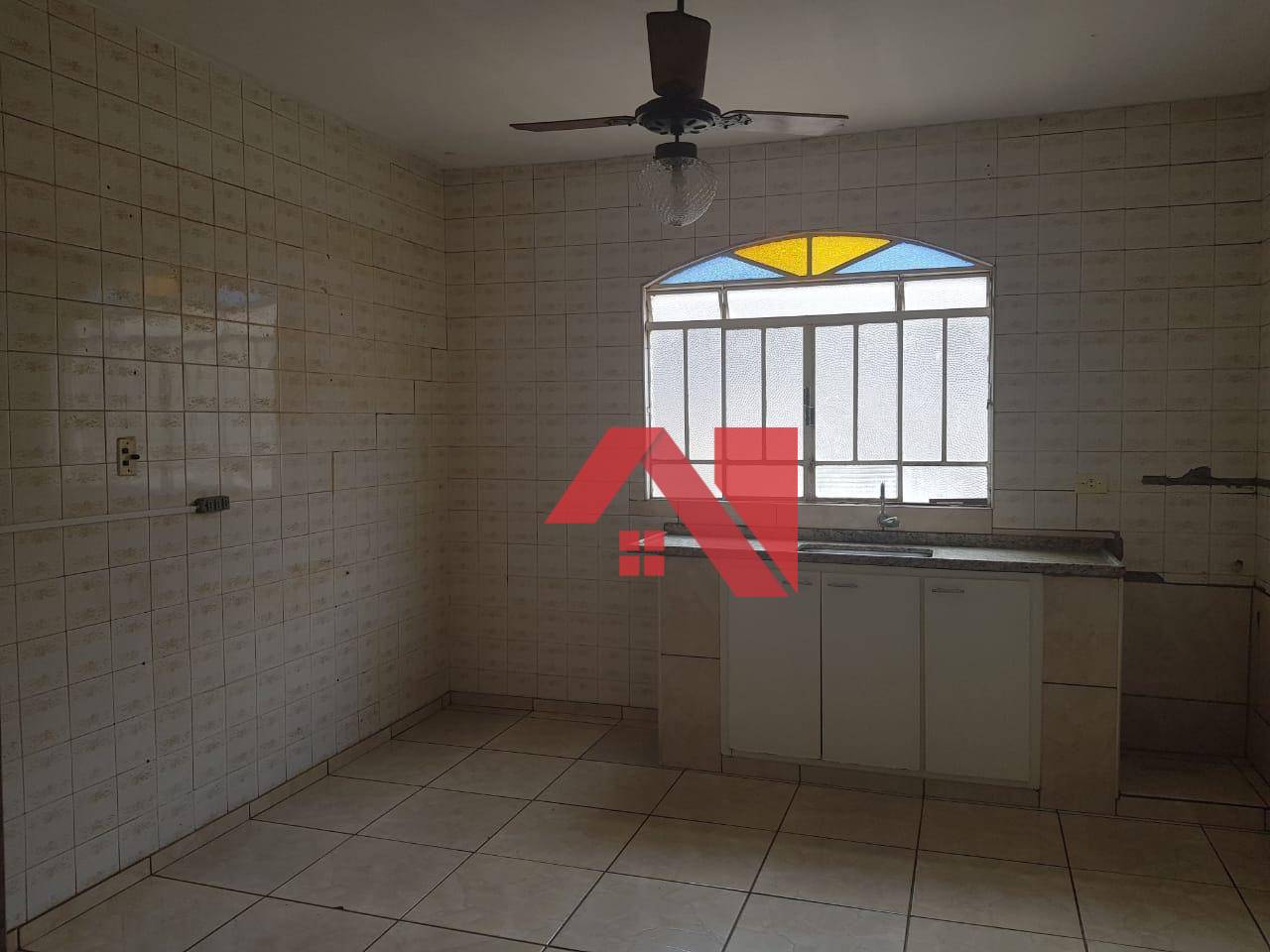 Casa à venda com 3 quartos, 137m² - Foto 1