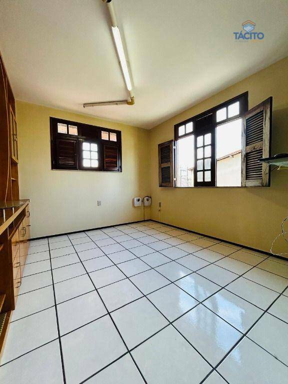 Casa à venda com 5 quartos, 284m² - Foto 17