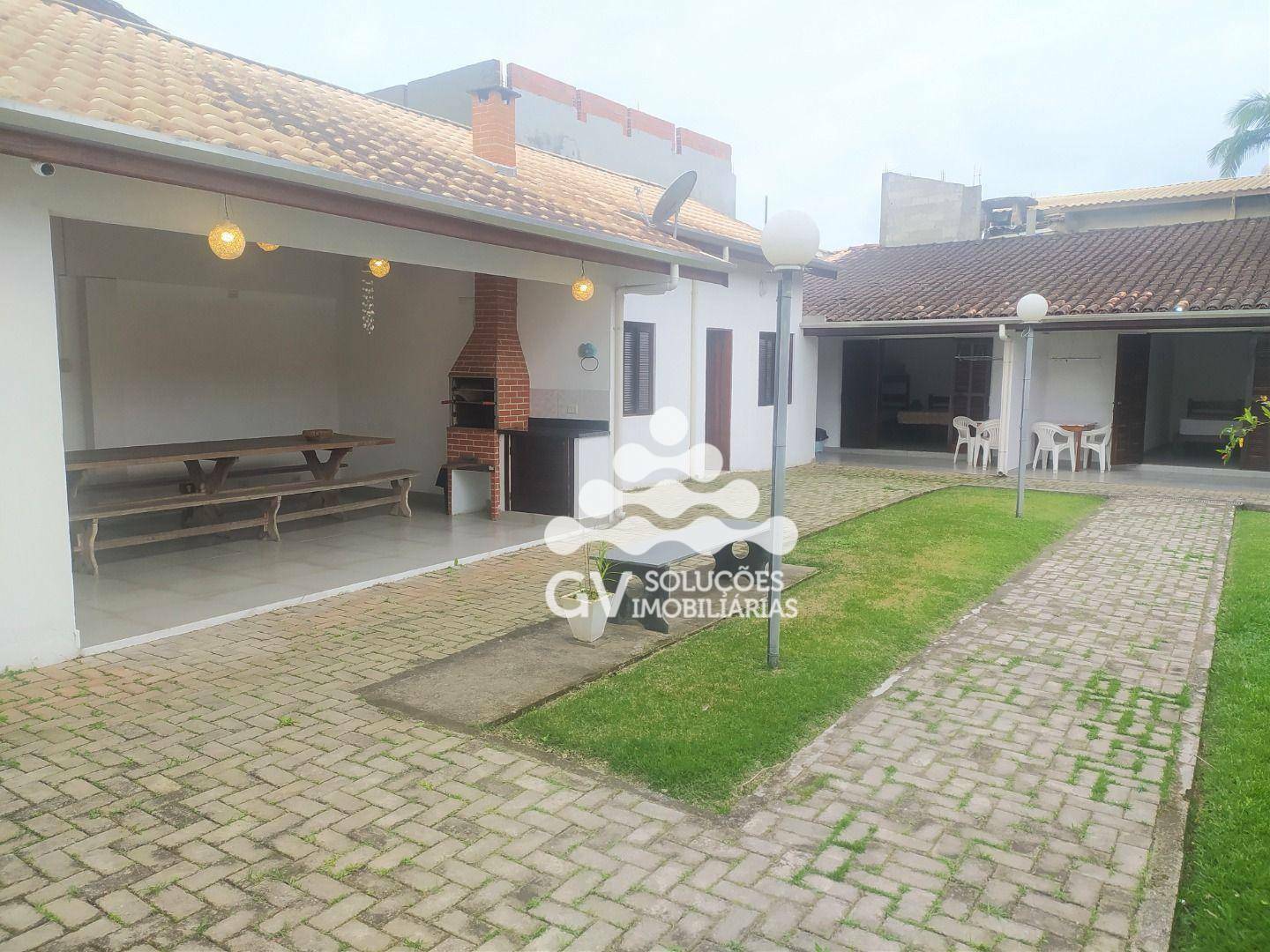 Casa à venda com 6 quartos, 132m² - Foto 7