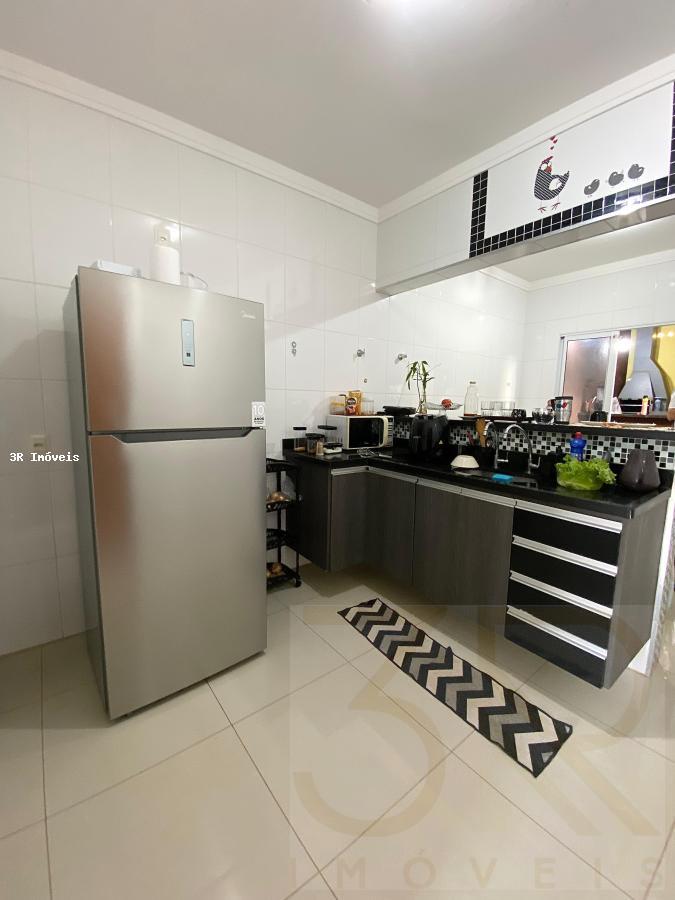 Casa à venda com 2 quartos, 80m² - Foto 12