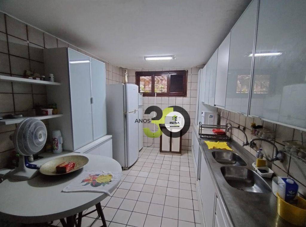 Casa à venda com 4 quartos, 312m² - Foto 7