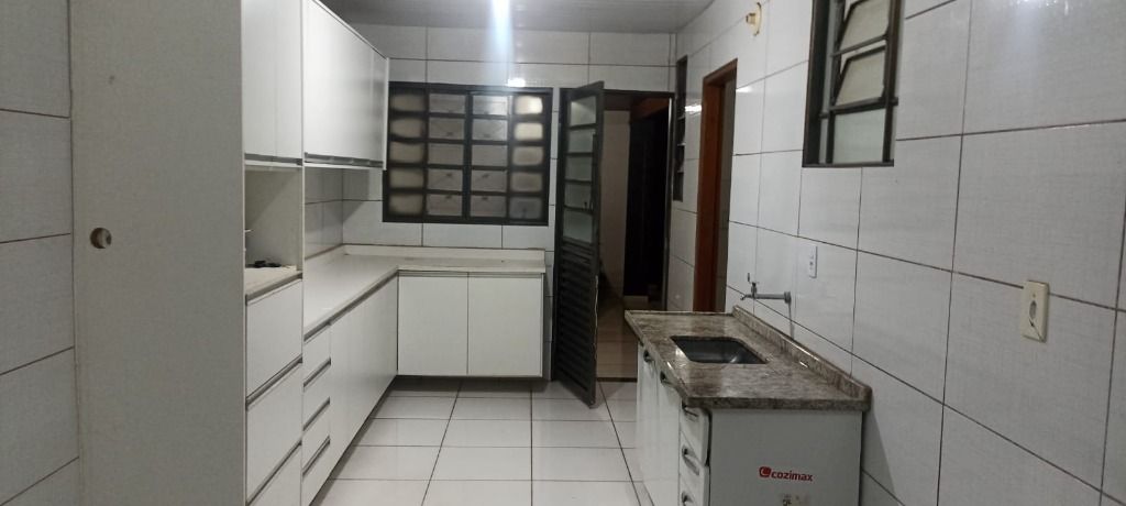 Casa à venda e aluguel com 3 quartos, 80m² - Foto 12