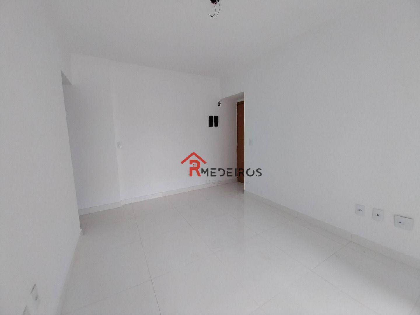 Apartamento à venda com 2 quartos, 68m² - Foto 2