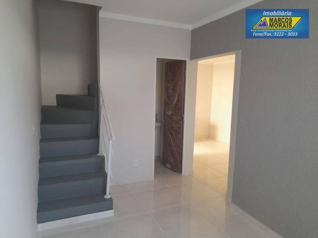 Casa à venda com 2 quartos, 65m² - Foto 3