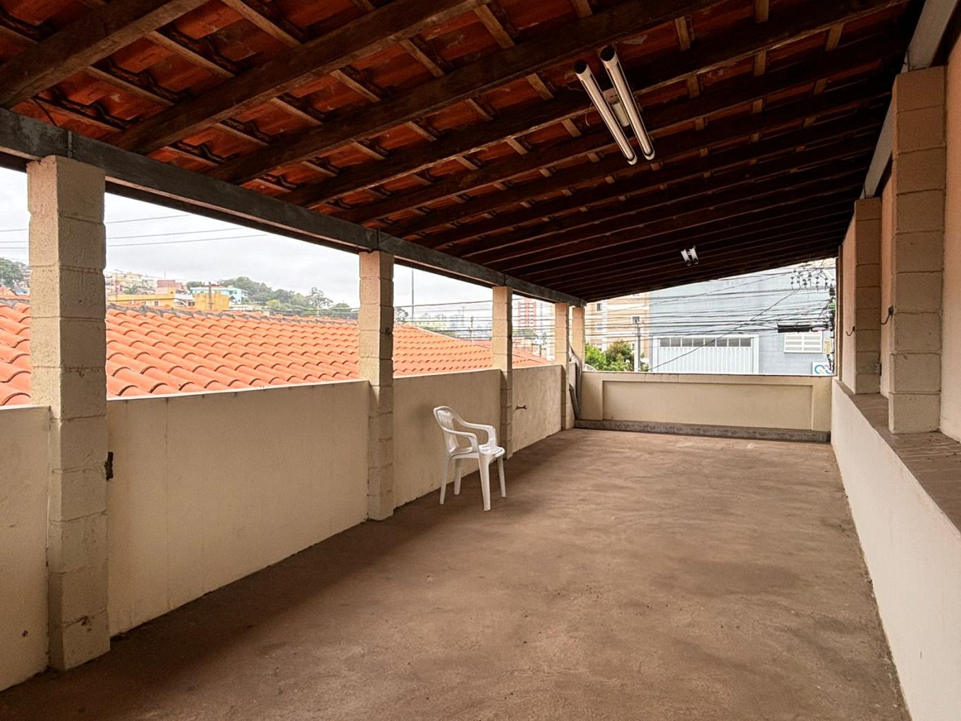 Casa à venda com 4 quartos, 220m² - Foto 4