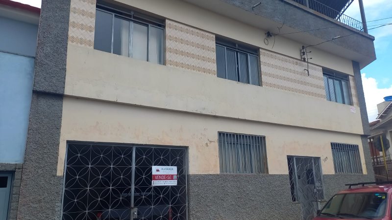 Casa à venda com 3 quartos, 299m² - Foto 1