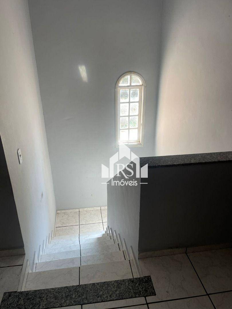 Casa à venda com 4 quartos, 200m² - Foto 31