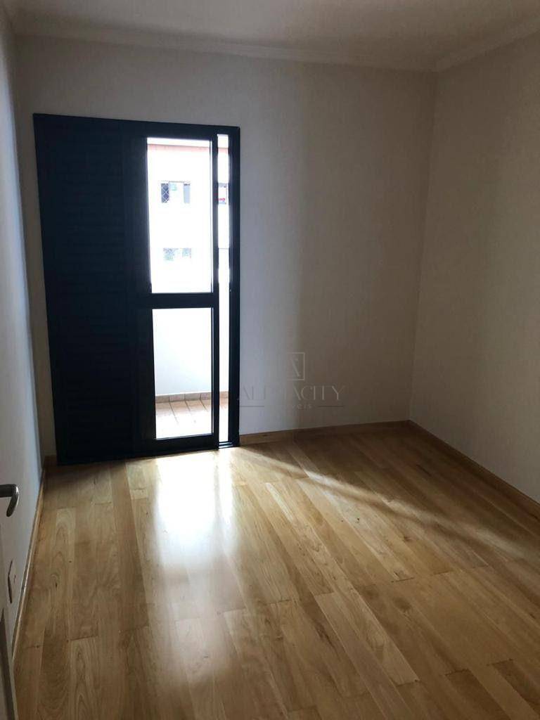 Apartamento para alugar com 4 quartos, 210m² - Foto 8