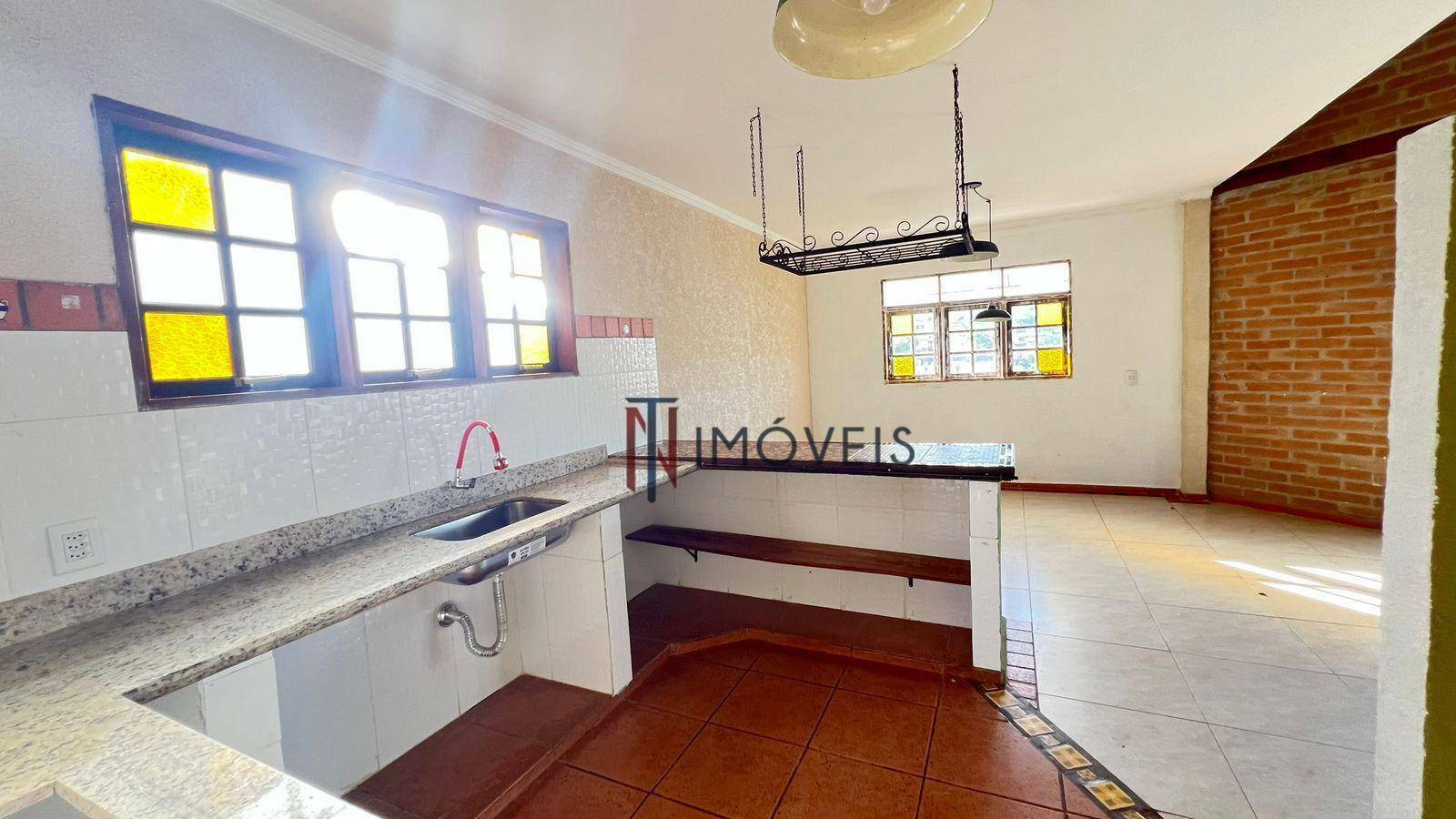 Casa para alugar com 4 quartos, 230m² - Foto 25