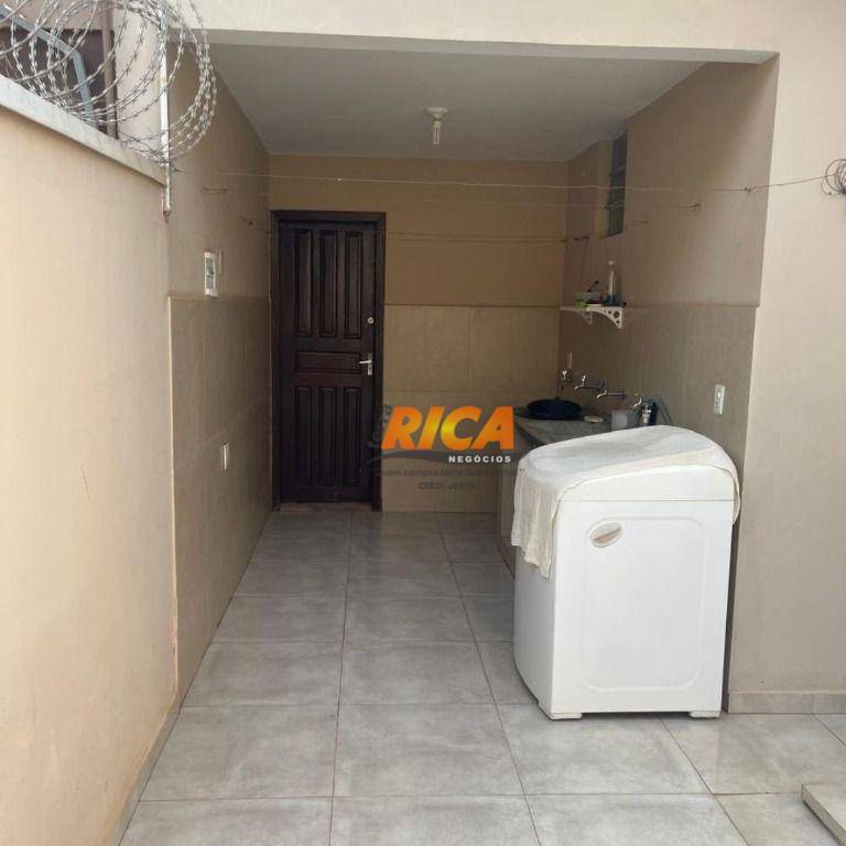 Casa de Condomínio à venda com 3 quartos, 400m² - Foto 32