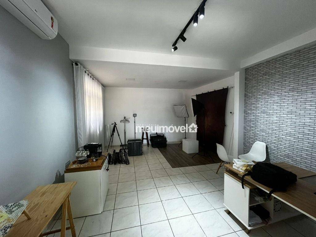 Casa à venda com 5 quartos, 230m² - Foto 4