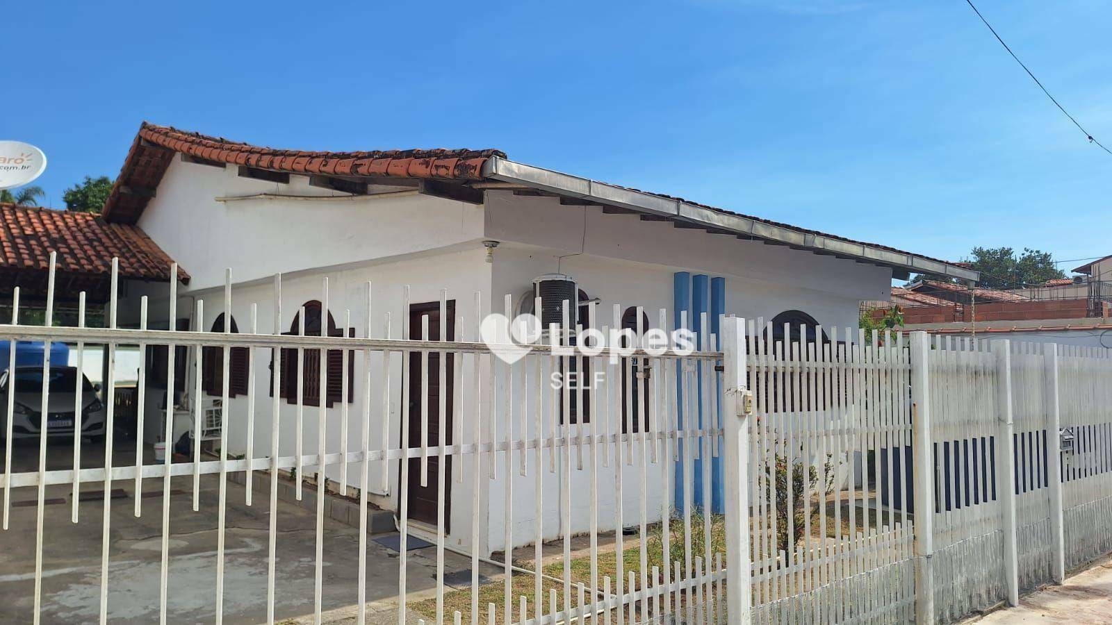 Casa à venda com 3 quartos, 190m² - Foto 2