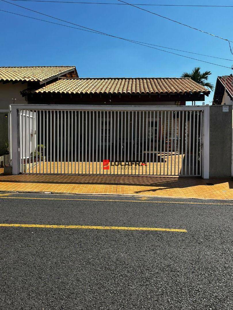 Casa para alugar com 4 quartos, 346m² - Foto 3