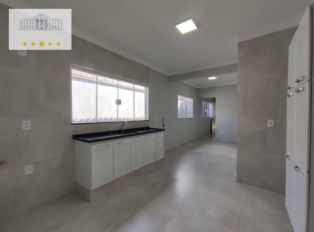 Casa para alugar com 3 quartos, 189m² - Foto 2