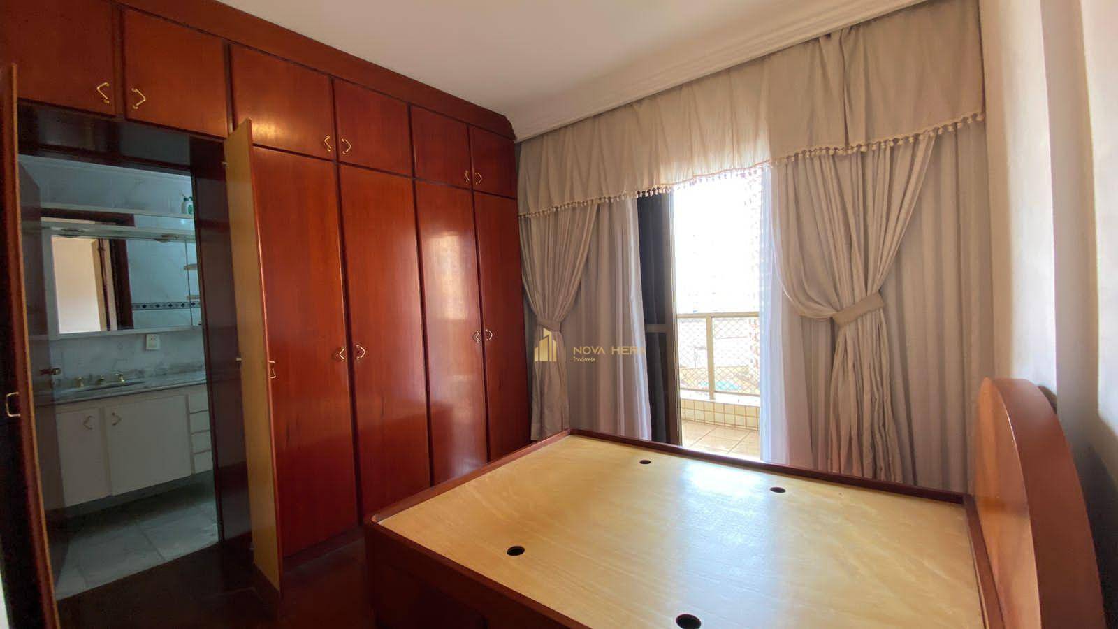 Apartamento à venda com 3 quartos, 130m² - Foto 2