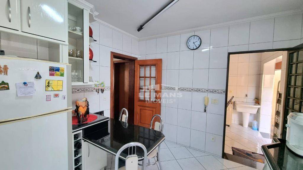 Casa à venda com 3 quartos, 205m² - Foto 15