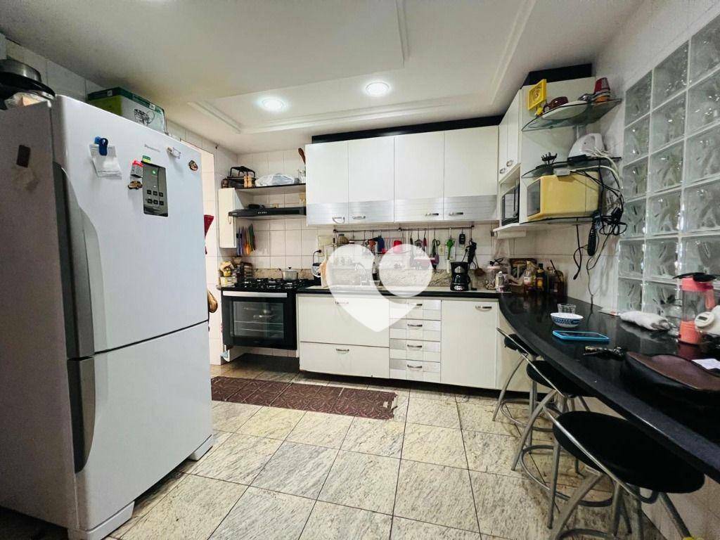 Apartamento à venda com 3 quartos, 137m² - Foto 13