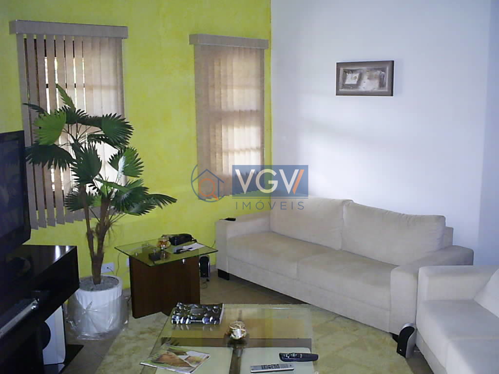 Casa à venda com 4 quartos, 220m² - Foto 2