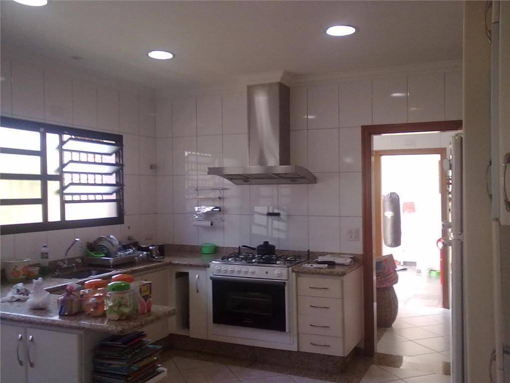 Sobrado para alugar com 3 quartos, 300m² - Foto 1