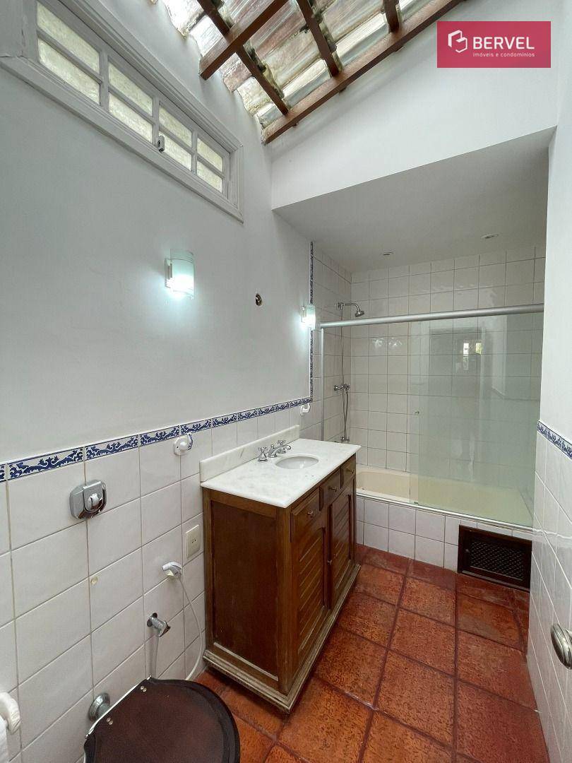 Casa para alugar com 6 quartos, 155m² - Foto 15