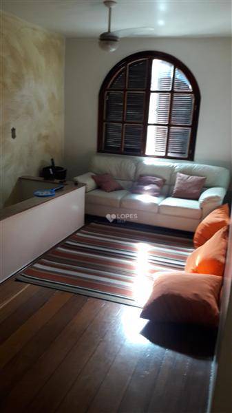 Casa de Condomínio à venda com 4 quartos, 250m² - Foto 2