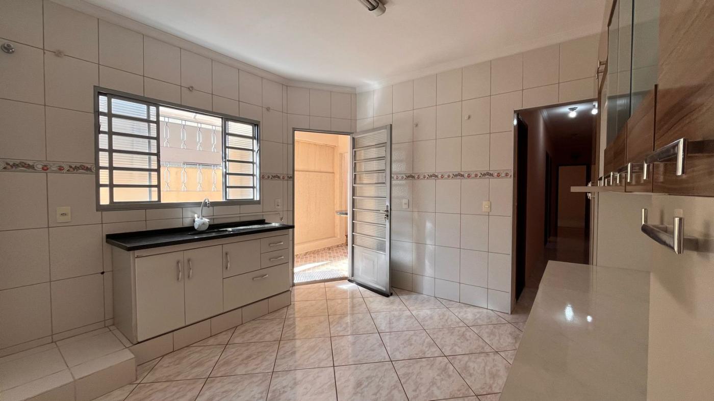 Casa à venda com 3 quartos, 125m² - Foto 4