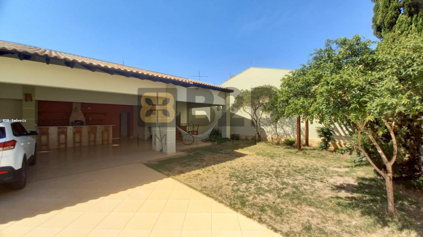 Casa à venda com 3 quartos, 260m² - Foto 3