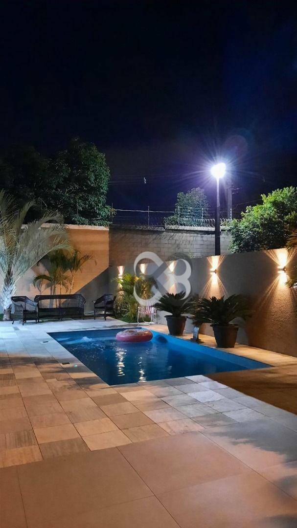 Casa de Condomínio à venda e aluguel com 3 quartos, 230m² - Foto 1